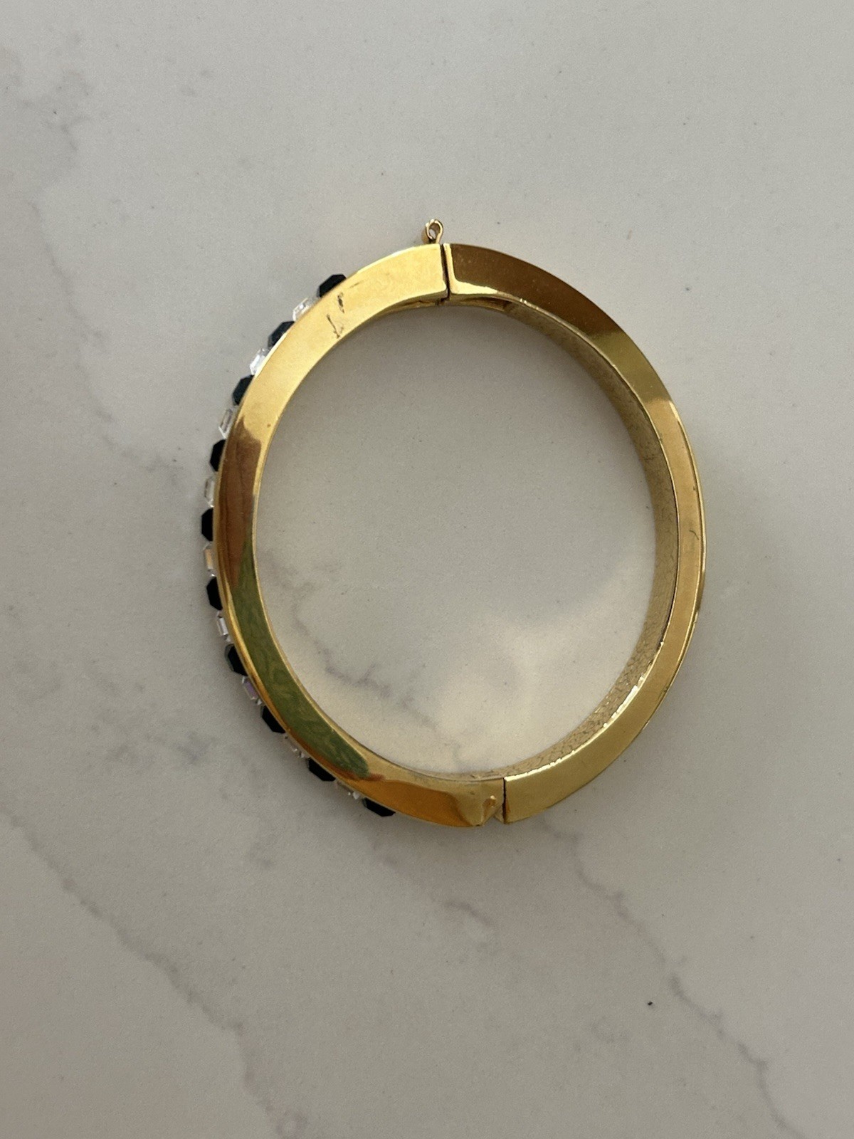 GOLD TONE BLACK & CLEAR RHINESTONE HINGED BANGLE BRACELET 6.5″ PRISTINE