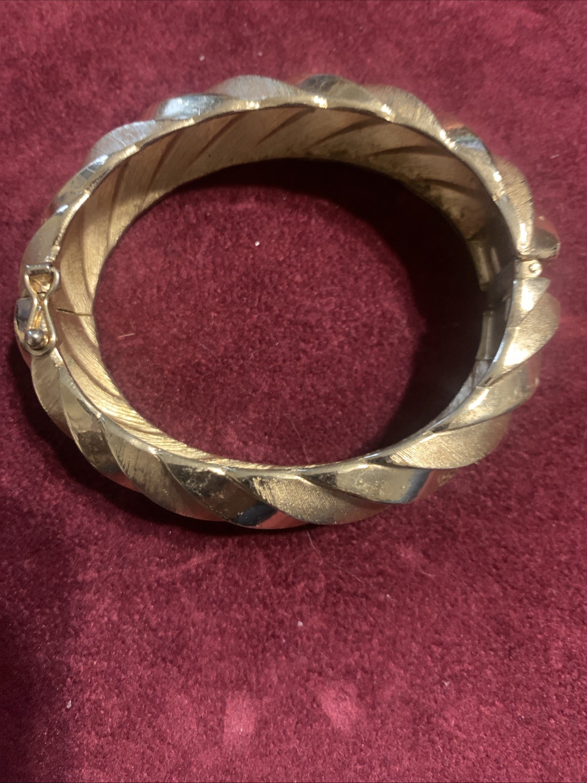 Vintage Beautiful Marked CROWN TRIFARI Gold Tone Bracelet with Hook Closure