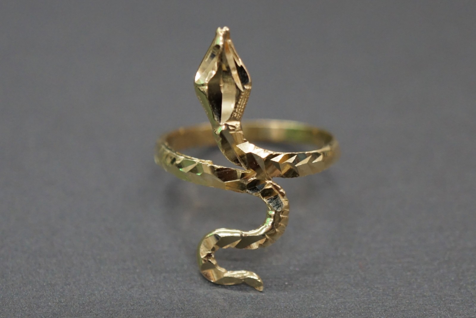 10K Solid Yellow Gold Diamond Cut Size 6.5 Snake Ring.