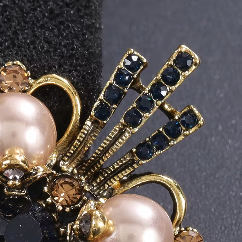 Vintage Flower Sparkling Rhinestones Brooch Pin Women Holiday Fashion Gift