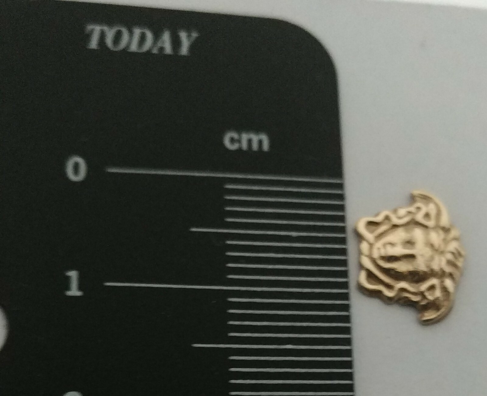 9 carat yellow gold 375, pair of large medusa head stud earrings