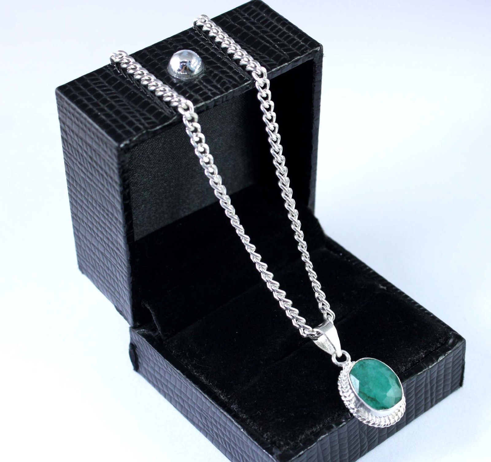 Natural Green Emerald 9.05 Ct/12 mm Oval Gemstone Certified Engagement Pendant