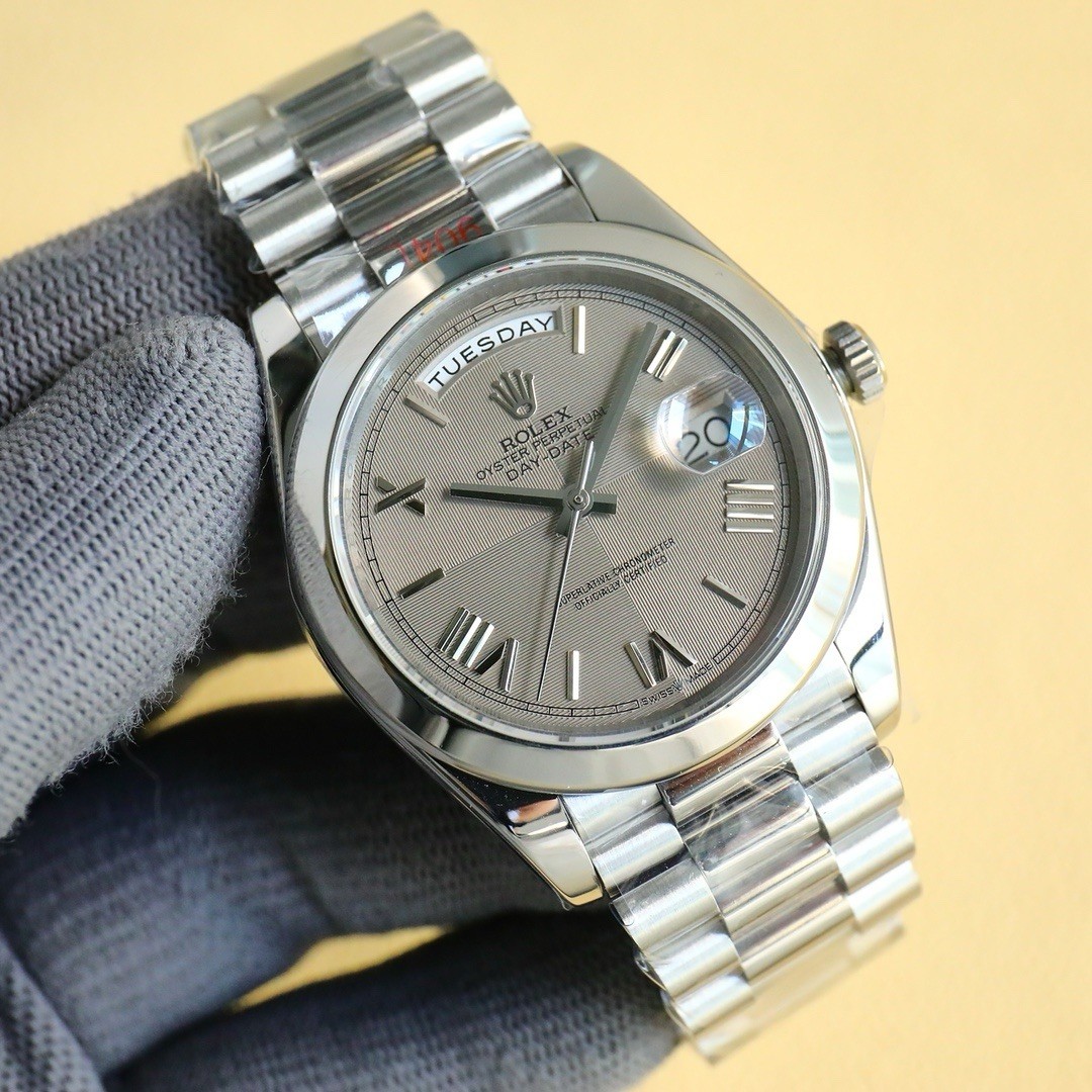 Rolex Oyster Perpetual Day-Date 40mm Fluted Bezel Auto Day/Date Bracelet