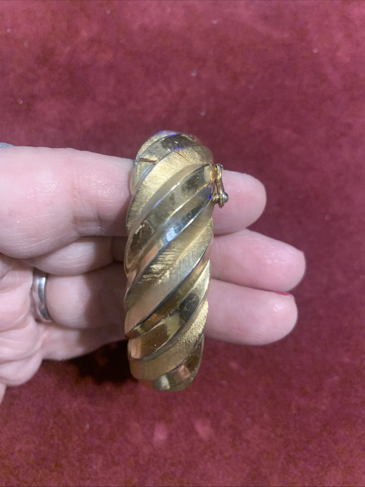 Vintage Beautiful Marked CROWN TRIFARI Gold Tone Bracelet with Hook Closure