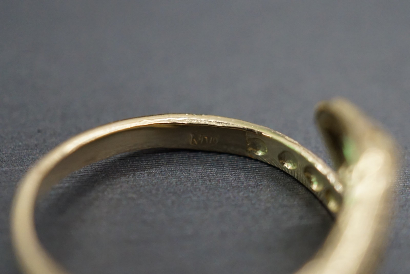 Real 14K Solid Yellow Gold Diamond Cut Snake Band Ring. Size 7