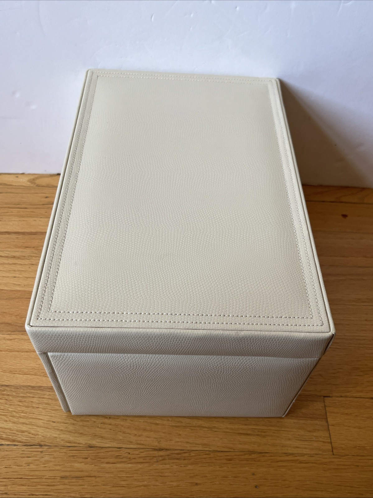 Wolf Pottery Barn Large Ivory Jewelry Box With Key Leatherette