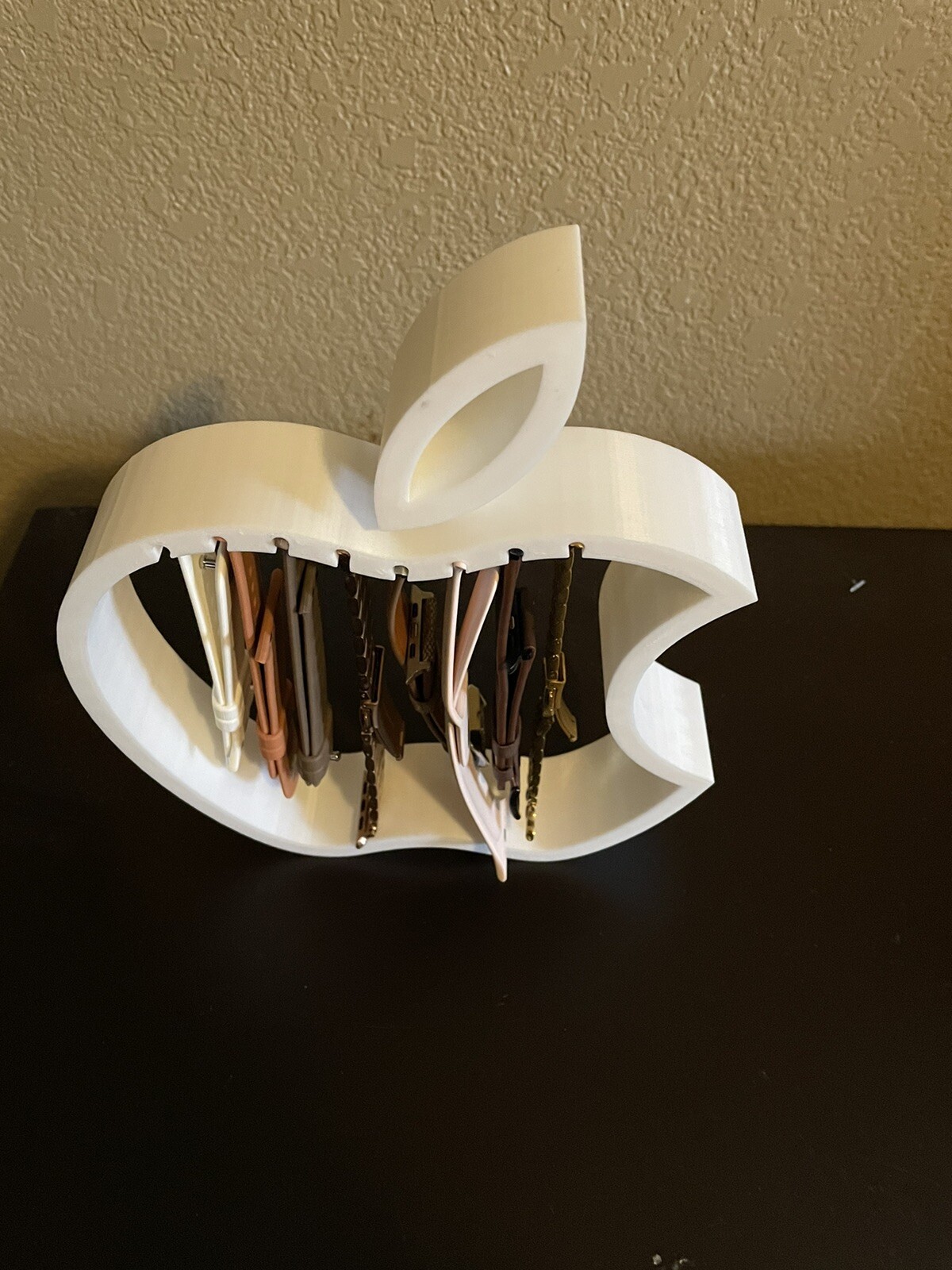 APPLE WATCH BAND HOLDER, DISPLAY, ORGANIZER,it holds up to 8 watch bands