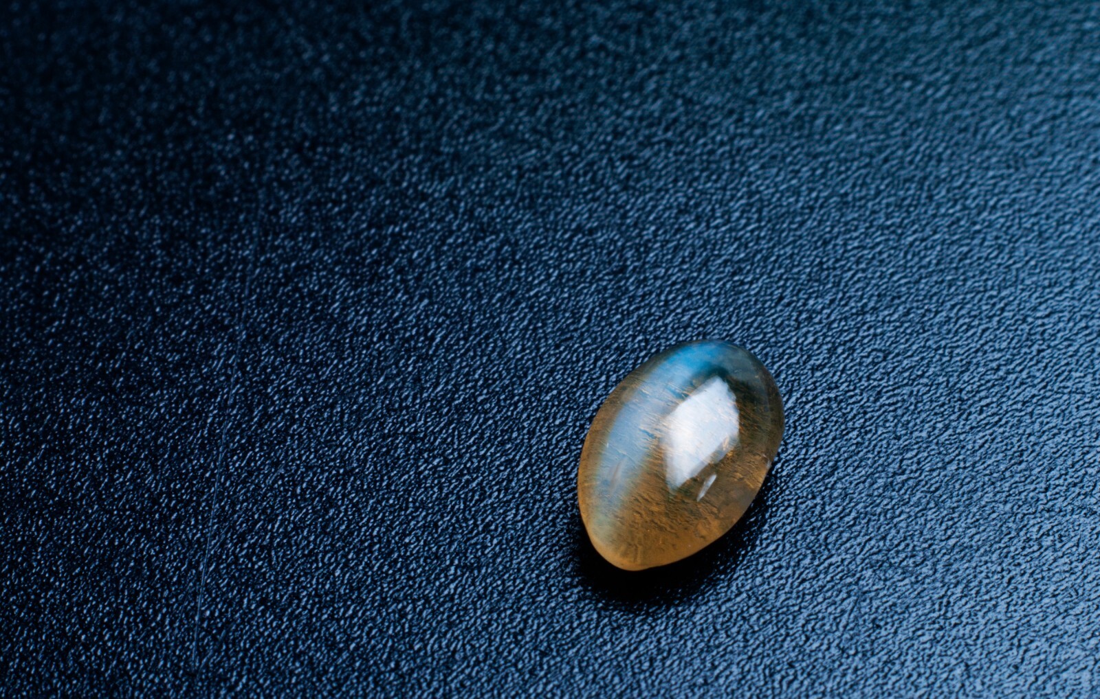 1.06CTs natural and transparent honey color Chrysoberyl Cats-eye from Sri Lanka