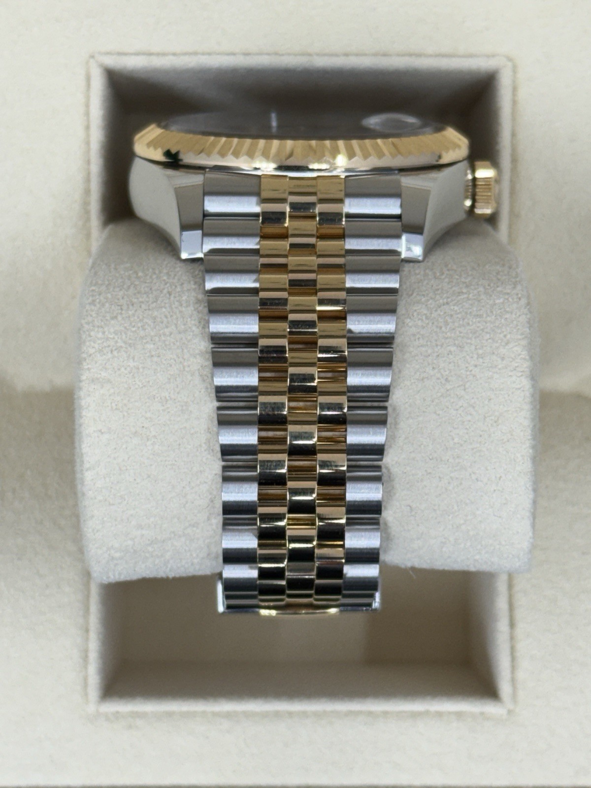 Rolex SkyDweller 336933 MINT 18k YG Jubilee Black Dial Auto Watch 42mm Full Set
