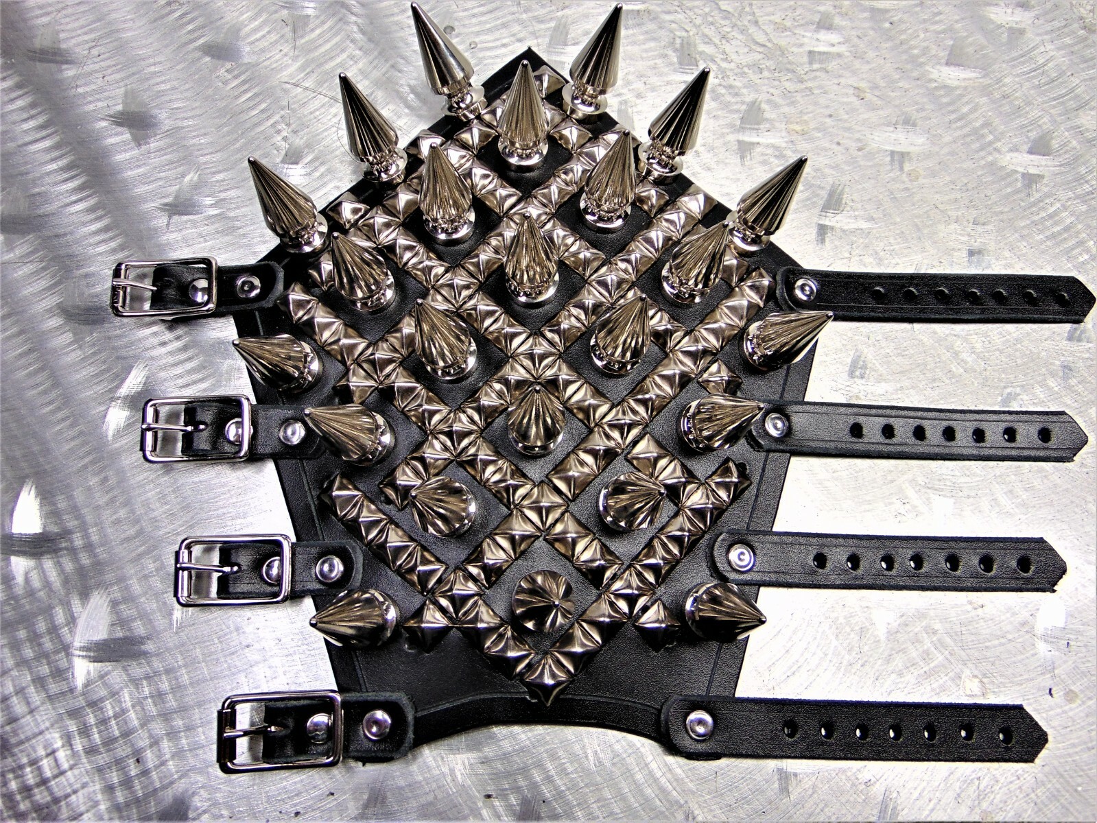 GIANT SPIKE AND STUDS GAUNTLETS. DEATH METAL (MDLG0247)….. THY LIGHT’S