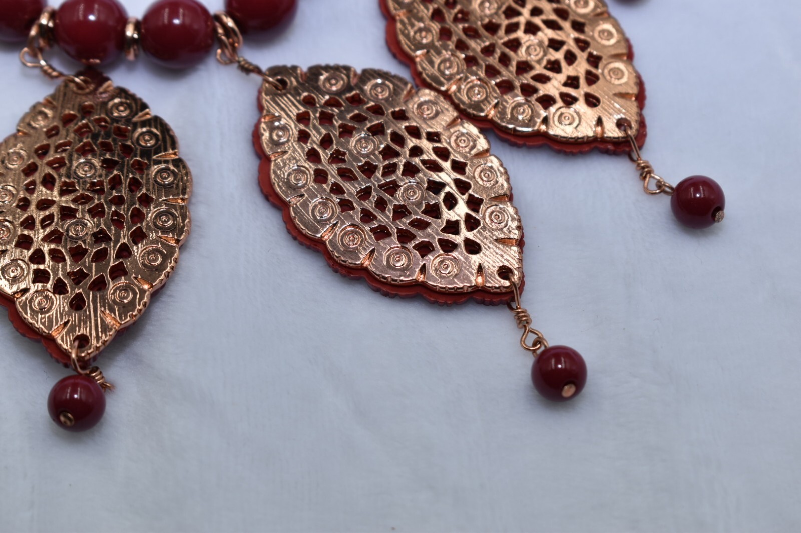 Coldwater Creek Red / Burgundy & Copper Tone Leaf Beaded Necklace 20″-23″