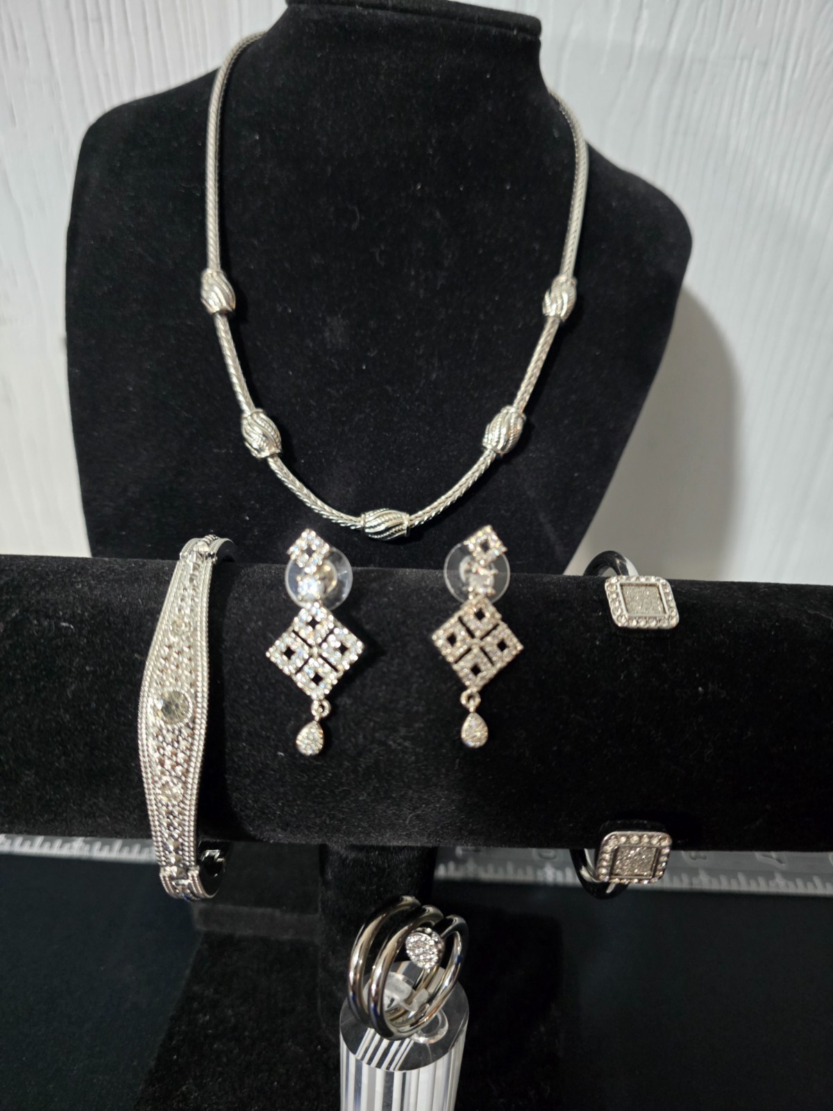 Beautiful coordinate jewelry lot (necklace, ring, earrings and two bracelet.