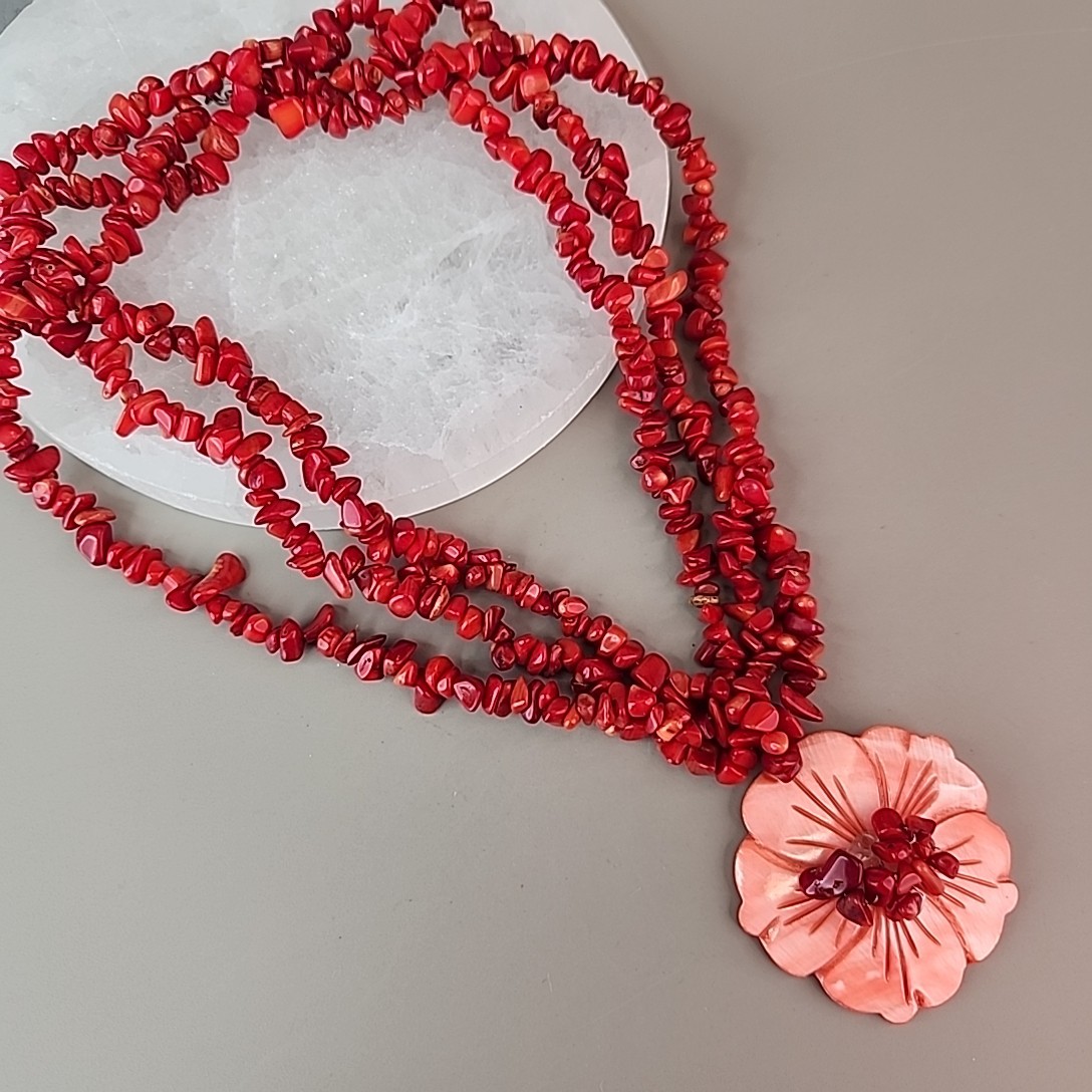 Coral Beaded Necklace Three Layered Dyed Mother of Pearl Flower Pendant Red 18″