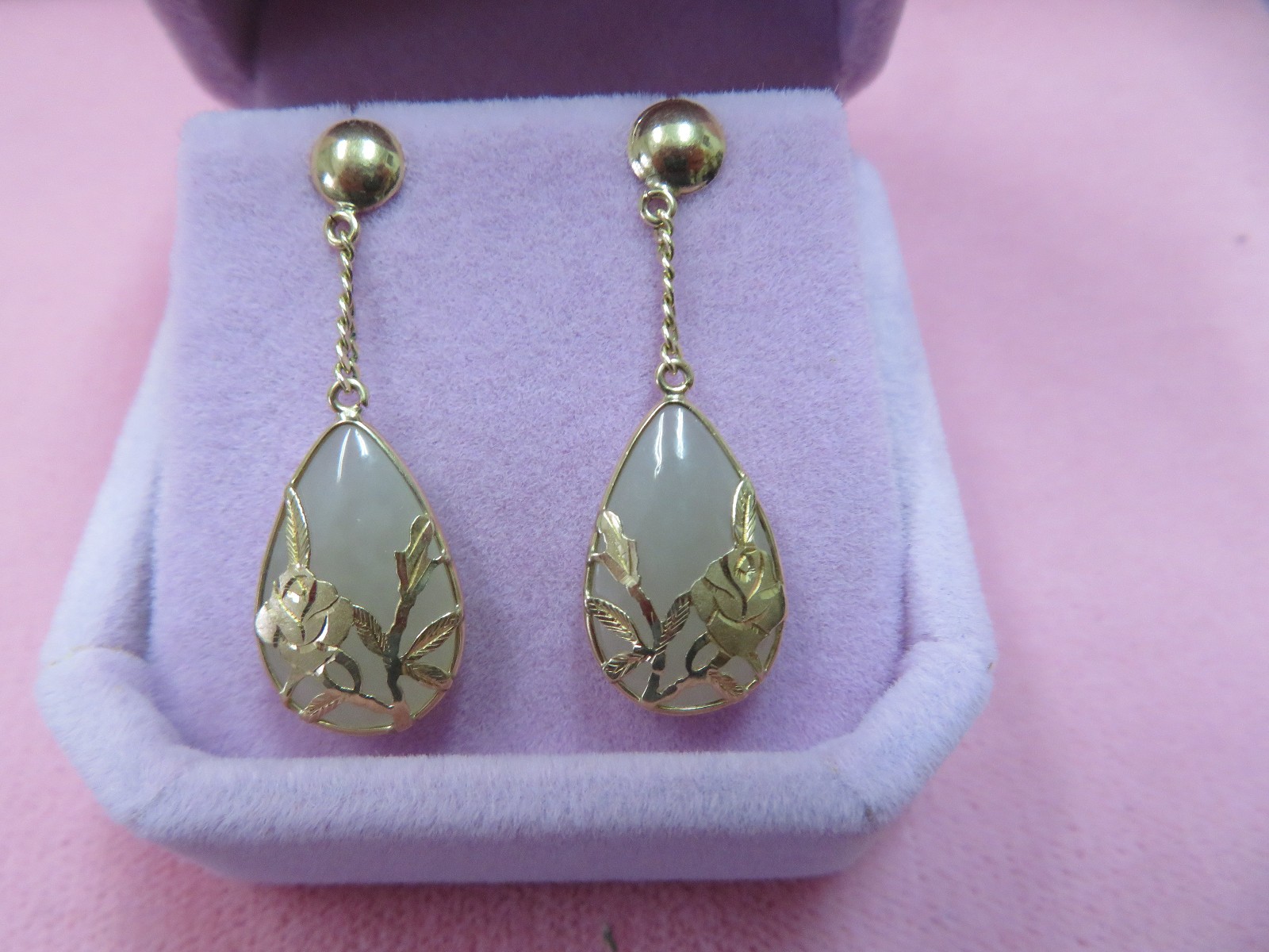 Vtg 14K Y. Gold Framed Filigree Rose Jade Dangle Drop Earrings 3.17 Grams