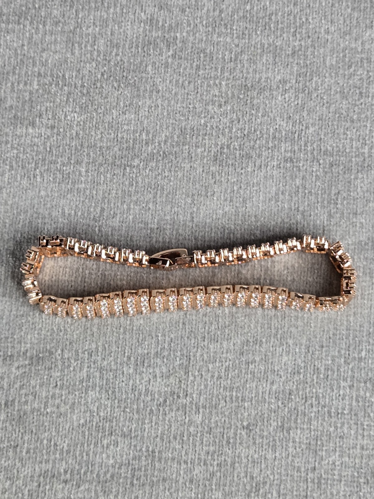 DAN BURY MINT -Shimmering 14kt rose gold-tone, elegant copper-alloy bracelet