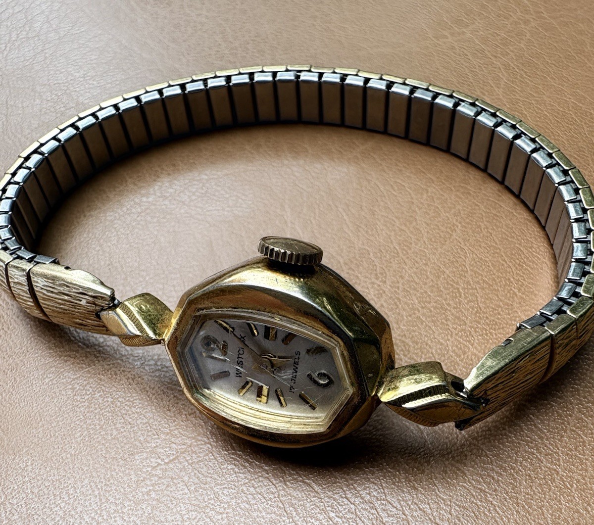Weatclox Gold Tone Stainless Steel Ladies 17 Jewels Watch
