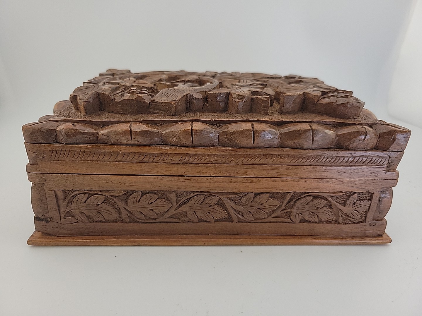 Hand Carved Kashmiri Walnut Wood Jewelry Box with Removeable Tray Signed 8.5×5.5