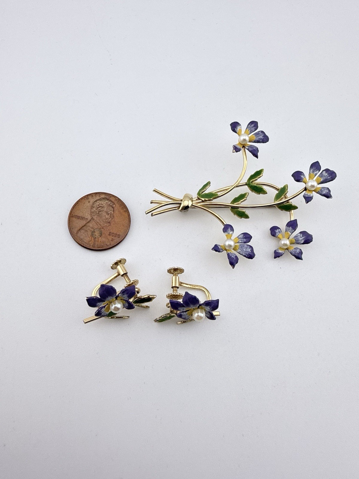 KREMENTZ VTG 14K OVERLAY ENAMEL CULTURED PEARL LILY BROOCH & EARRINGS K116E