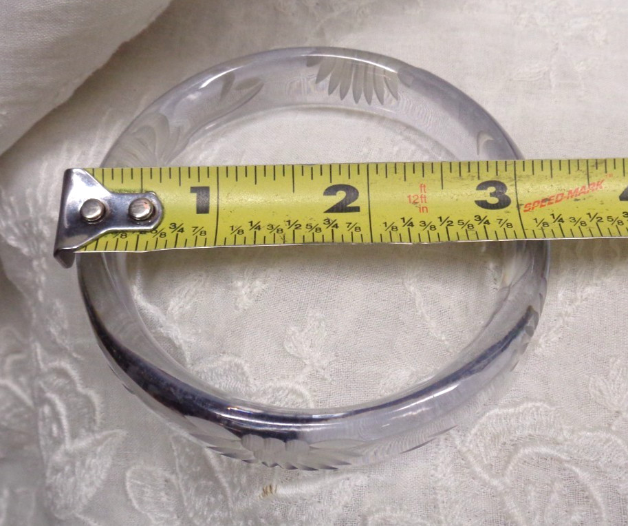 Vtg Estate Jewelry ~ CLEAR Plastic Resin CARVED Sunflower Design Bangle Bracelet