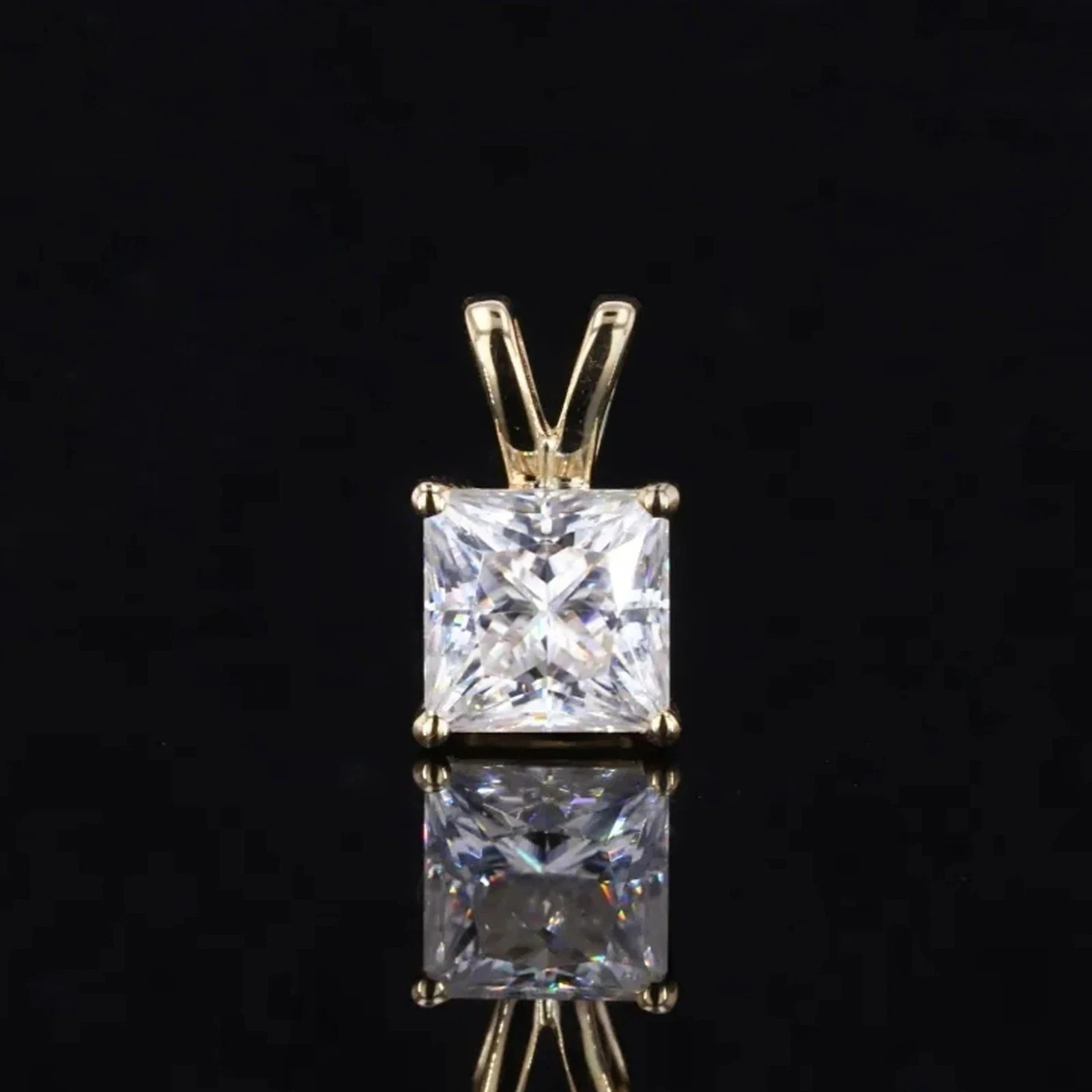 Rare 5.22 CT Certified Princess White Diamond Solitaire Pendant In 925 Silver