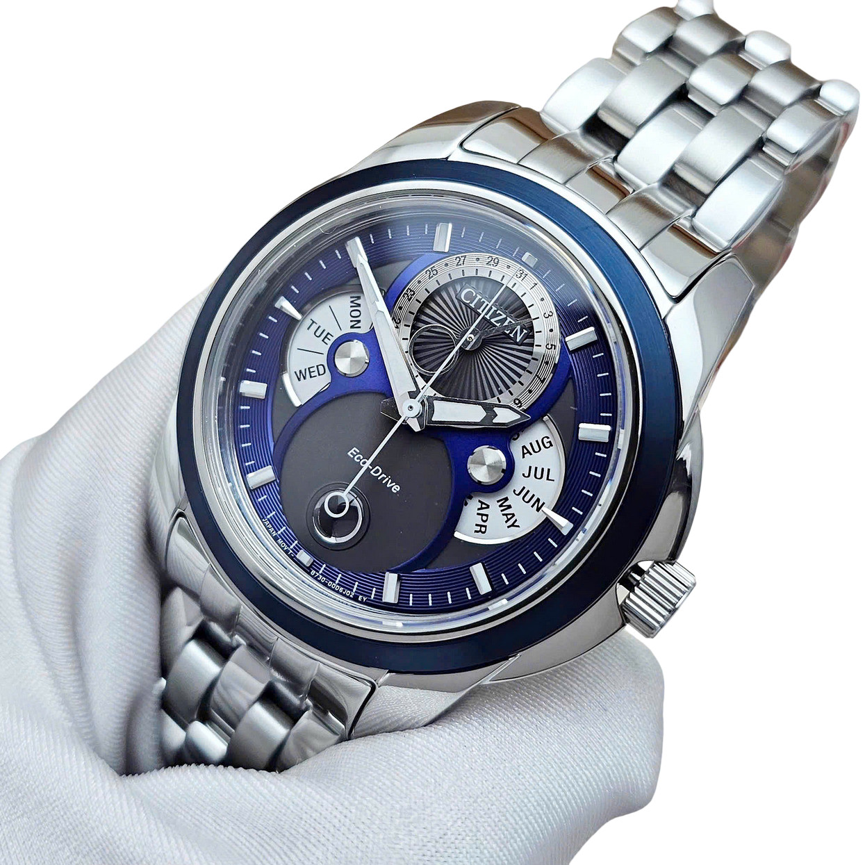 Citizen BU0088-51H Calendrier Blue Sapphire Dial Day Date Month Men’s Watch