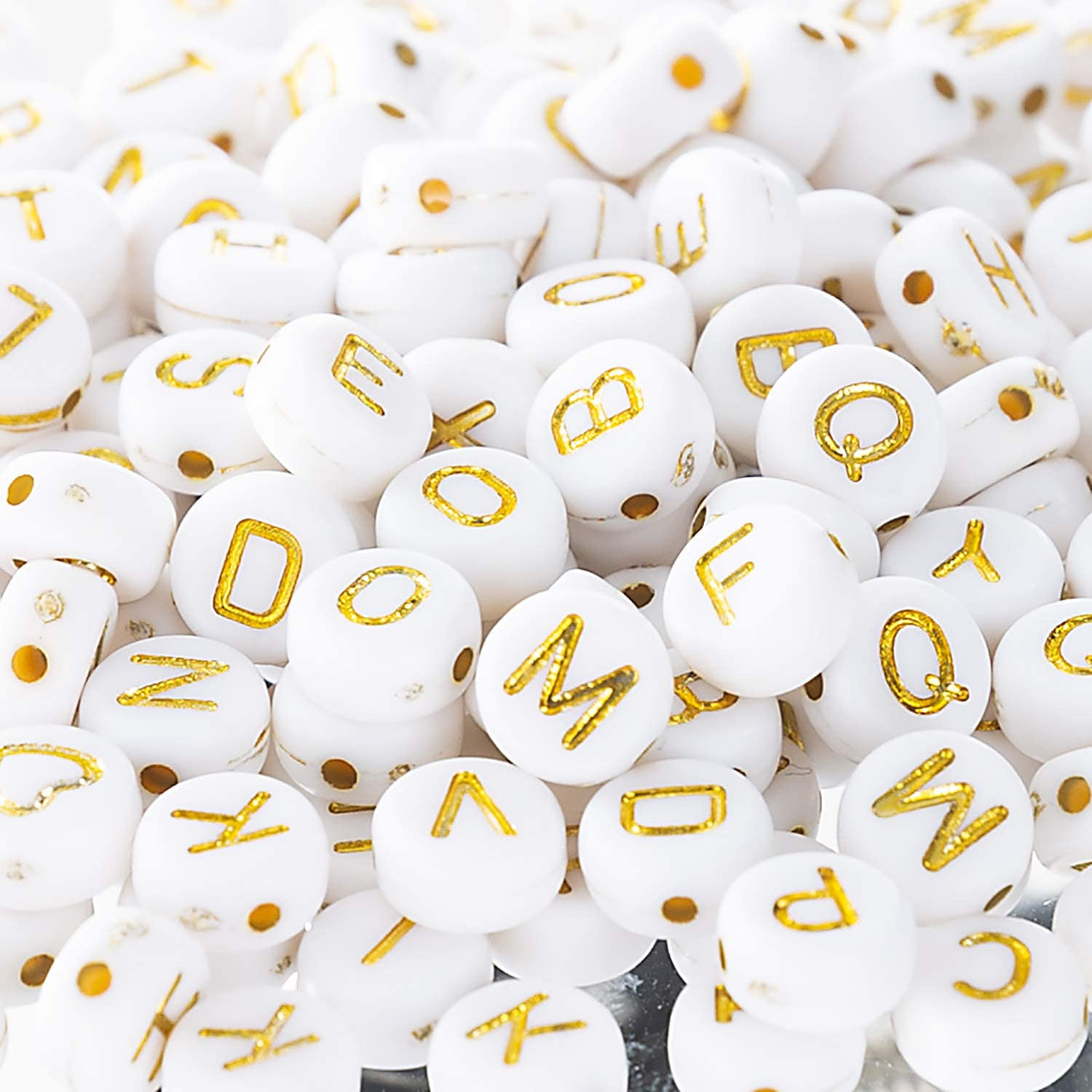 500 Pcs Acrylic Alphabet Letter Beads Gold on White Name Bracelets for Jewelry M