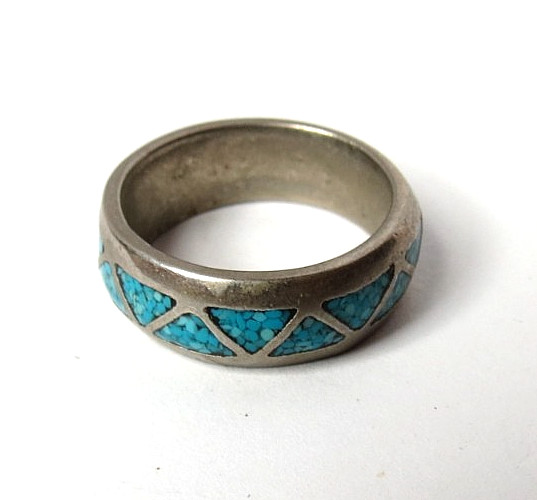 VTG NAVAJO TURQUOISE SILVER TONE CHIPS WEDDING BAND RING SIZE 7.75 & 6.9MM WIDE