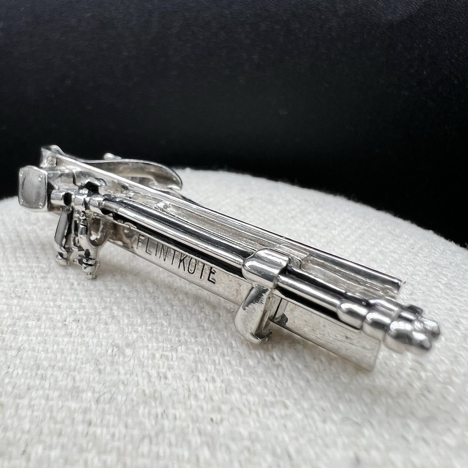 Vintage Rifle Shotgun Tie Clip Silver Tone Advertising Flintkote Signed 1.75″