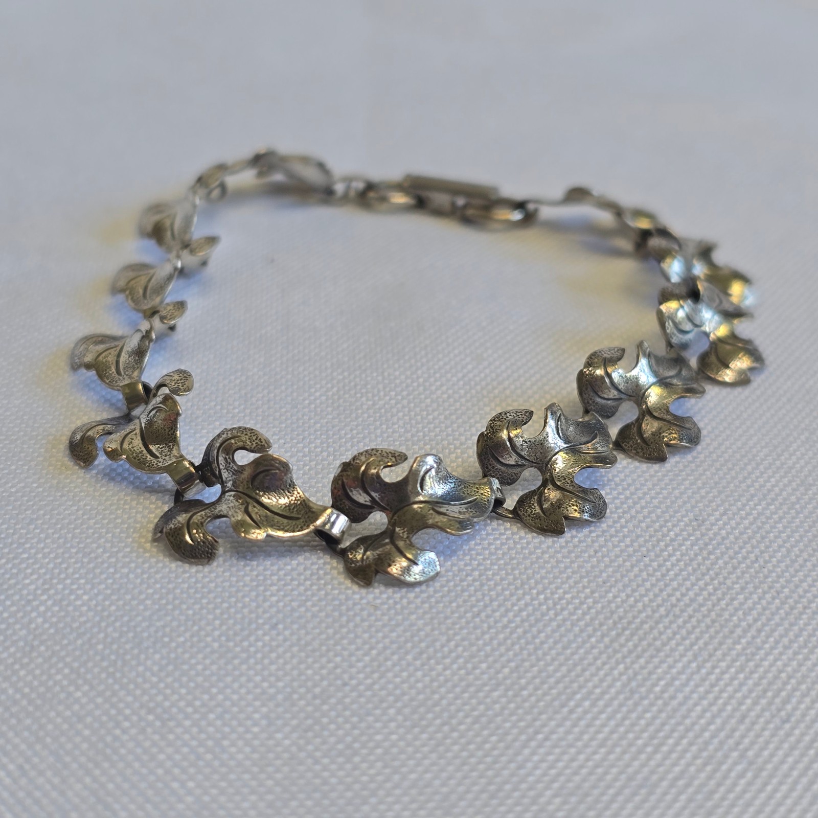 Vtg Sterling Silver Leaf Bracelet 7.32g Fine Jewelry 7.25″ Floral Fold Over