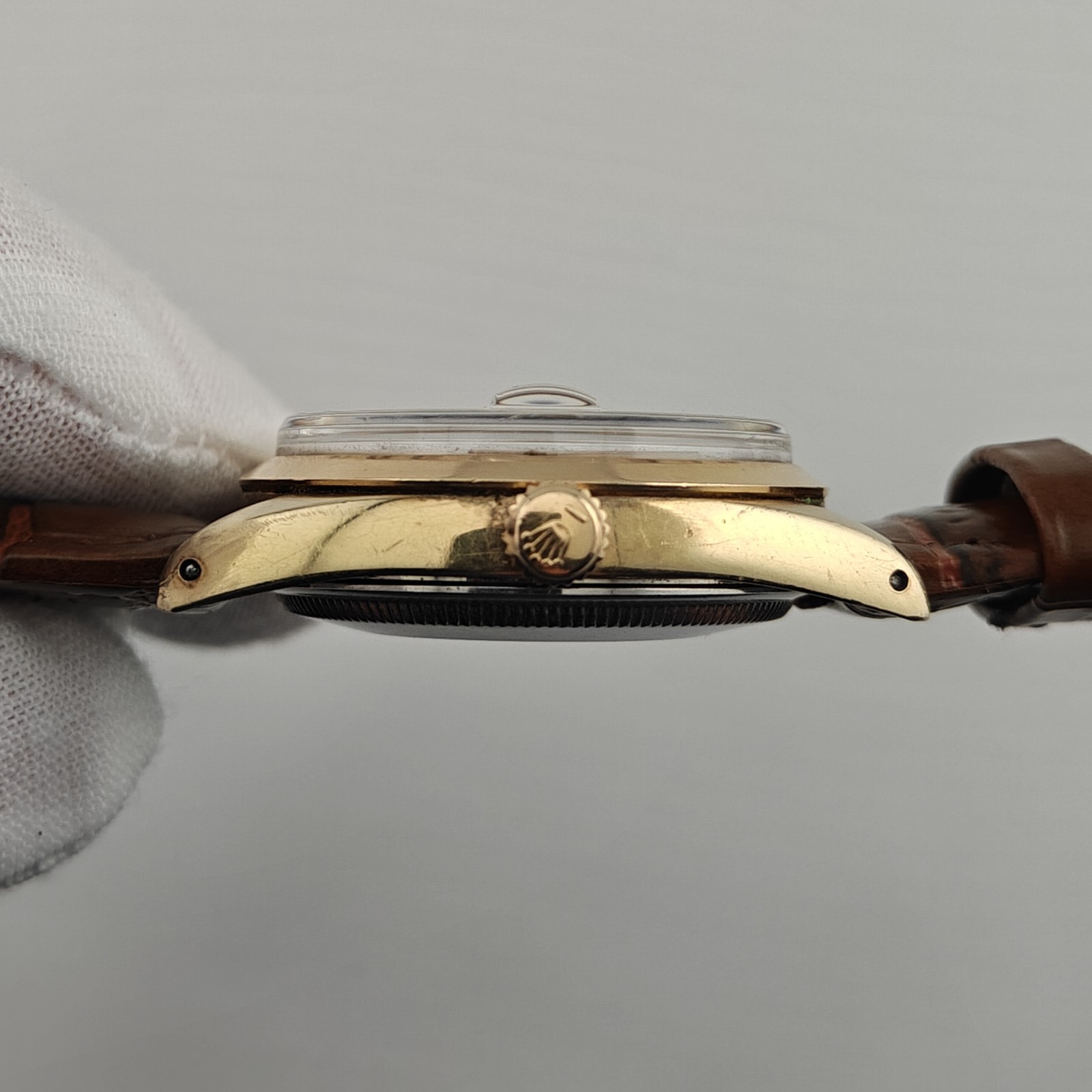 Vintage Rolex Oyster Perpetual Date 1550 Gold Shell Cal. 1570 Automatic 34mm