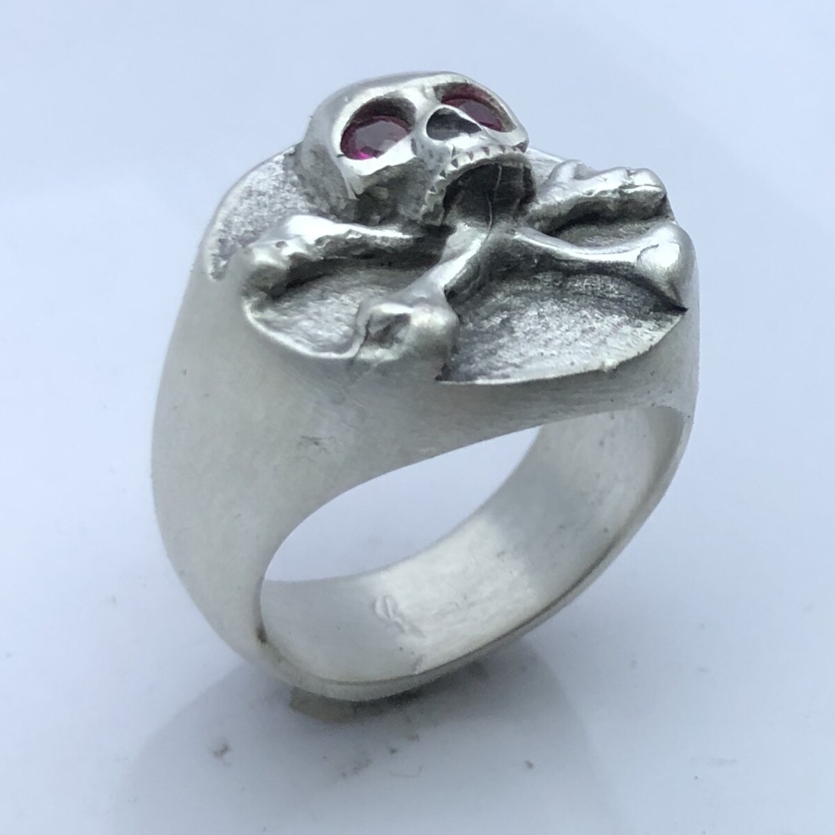 MJG STERLING SILVER SKULL & BONES RING. RUBY EYES. MEMENTO MORI. BIKER. SZ 10.5
