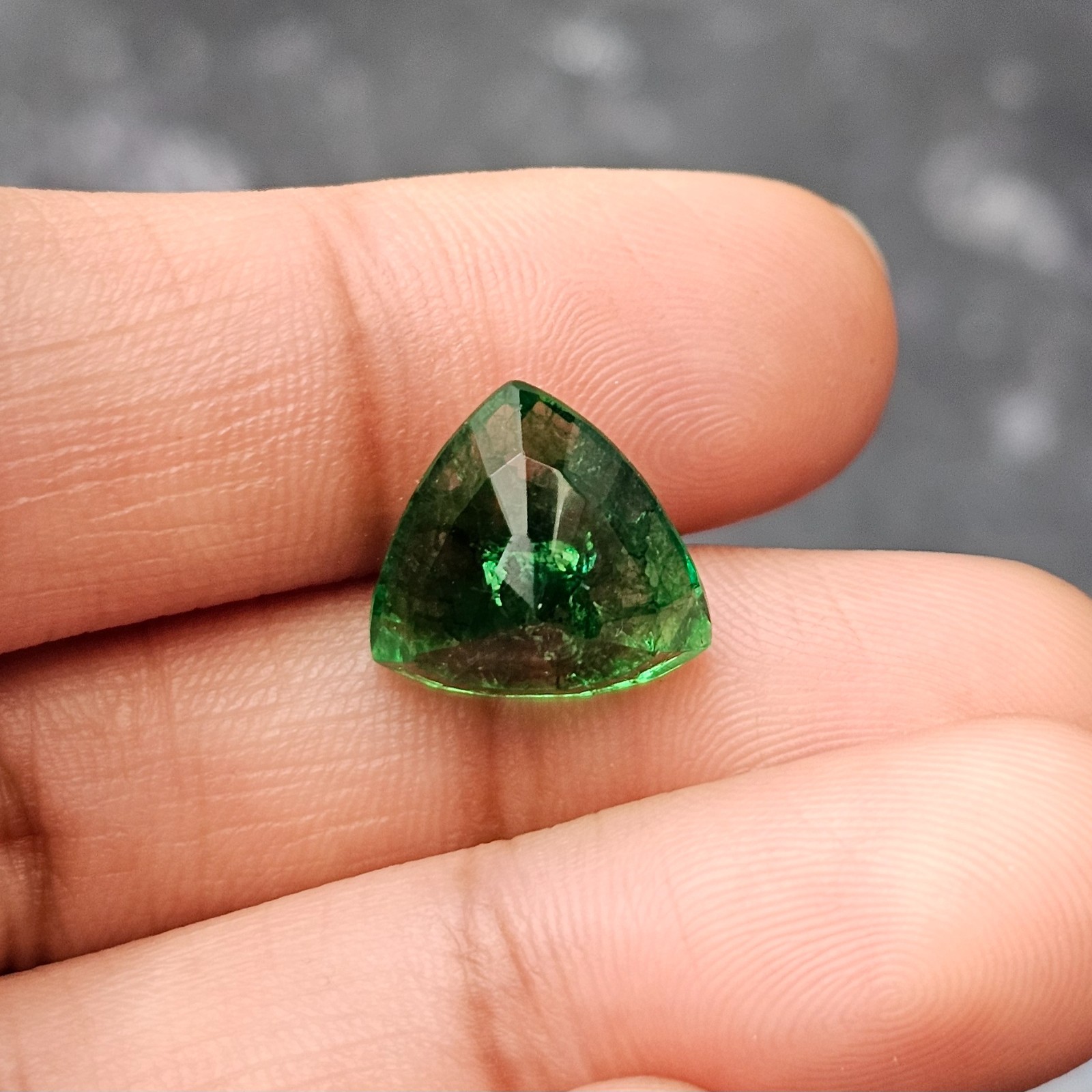 2 pcs AAA Lab Grown Emerald Trillion Cut Gemstone for Jewelry Making