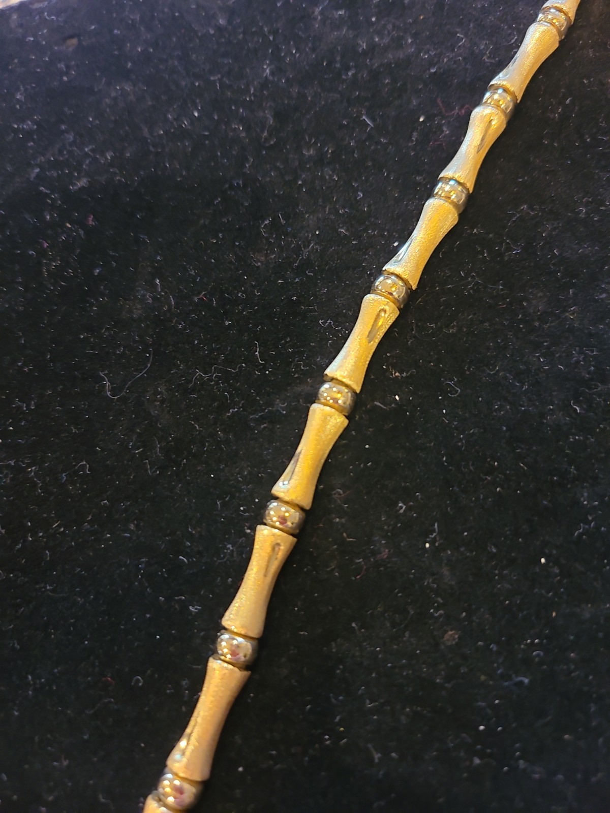 Bracelet 14 kt Turkey in bamboo link design. Brushed gold. 9.48 g. 8 in w clasp.