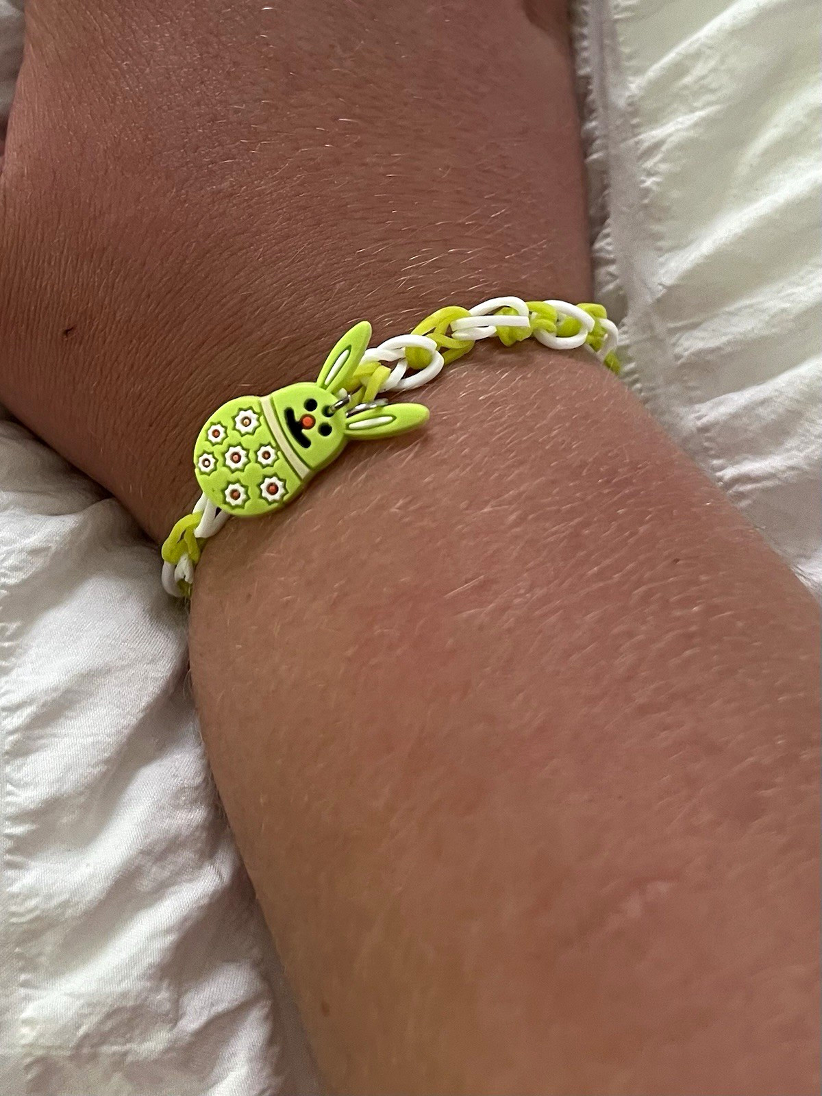 Unisex Kids Green & White Rubber Chain Charm Bracelet, Bunny Rabbit Easter