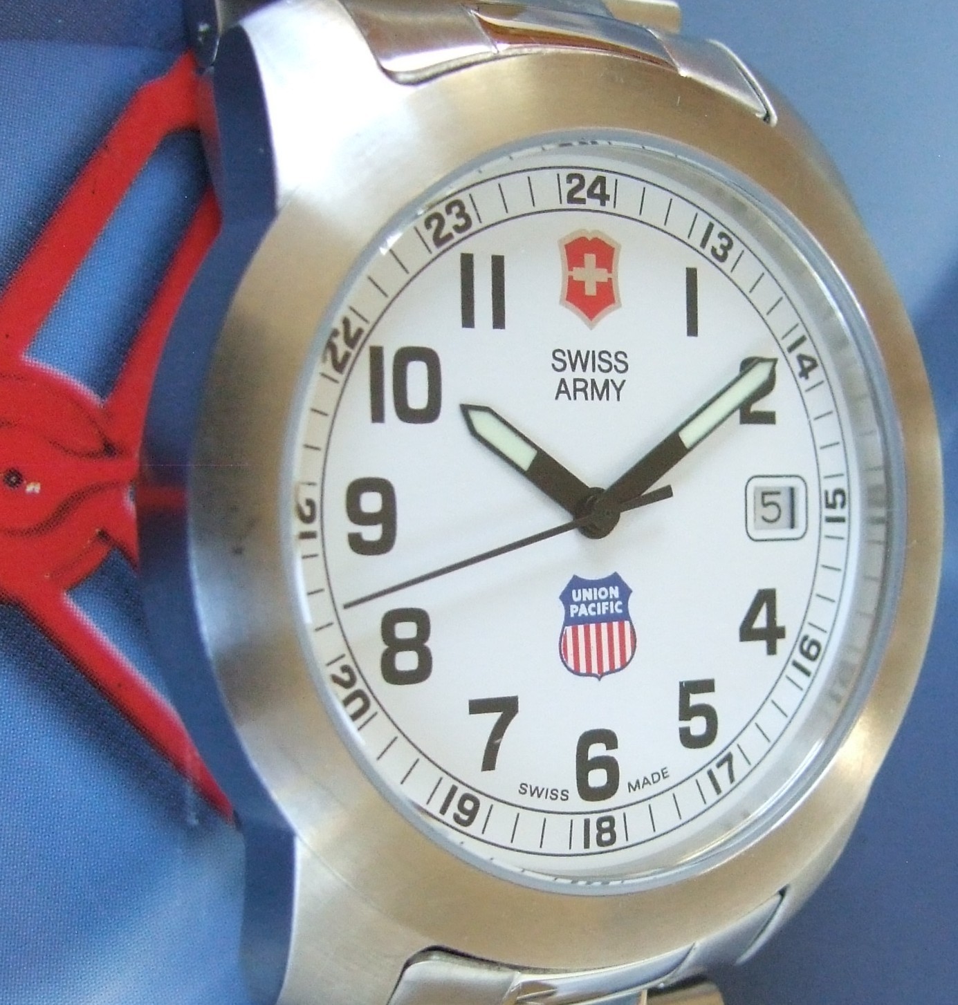 VictorINOX SWISS ARMY~Men FIELD Rare UNION PACIFIC RR Dial~SS Bracelet~Very Fine