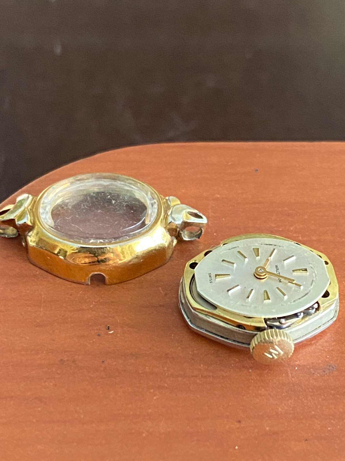 VINTAGE LADIES WALTHAM WRIST WATCH MOVEMENT, CAL. 69-21, KEEPING TIME, WITH CASE