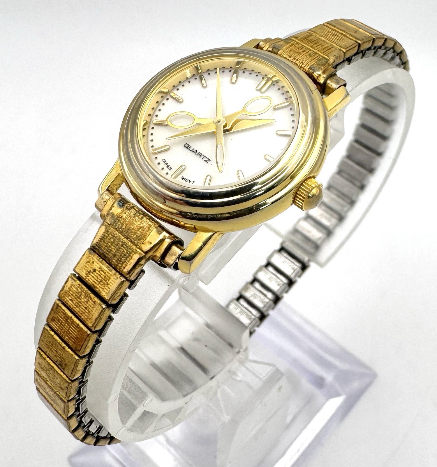Ladies Round Gold Tone Scissors Needle Hands Sewers Analog Watch