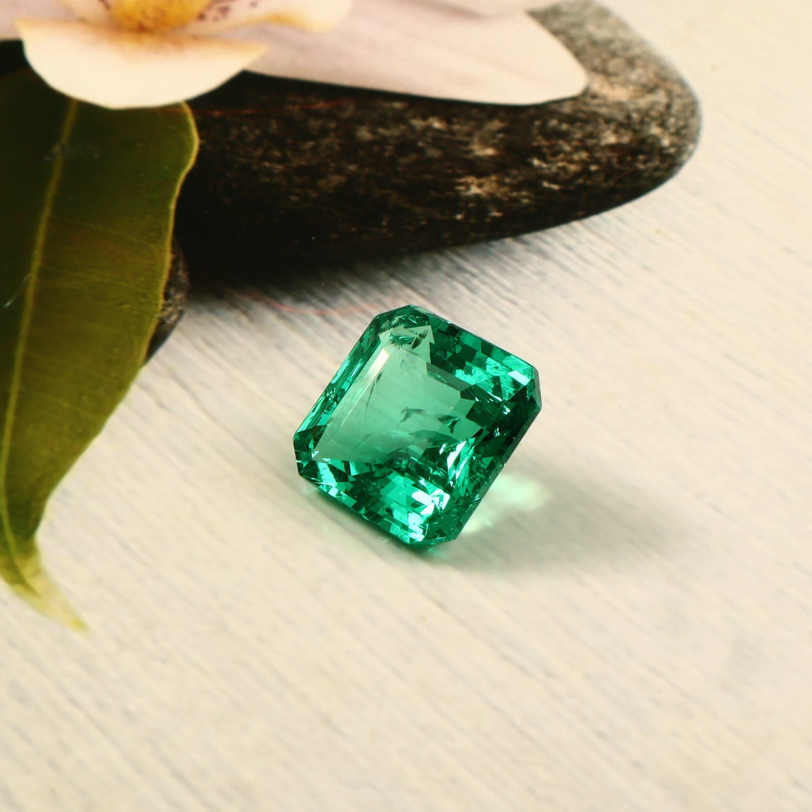 15×15 MM Lab Grown Colombian Ethical Green Emerald Loose Gemstone Asscher Cut