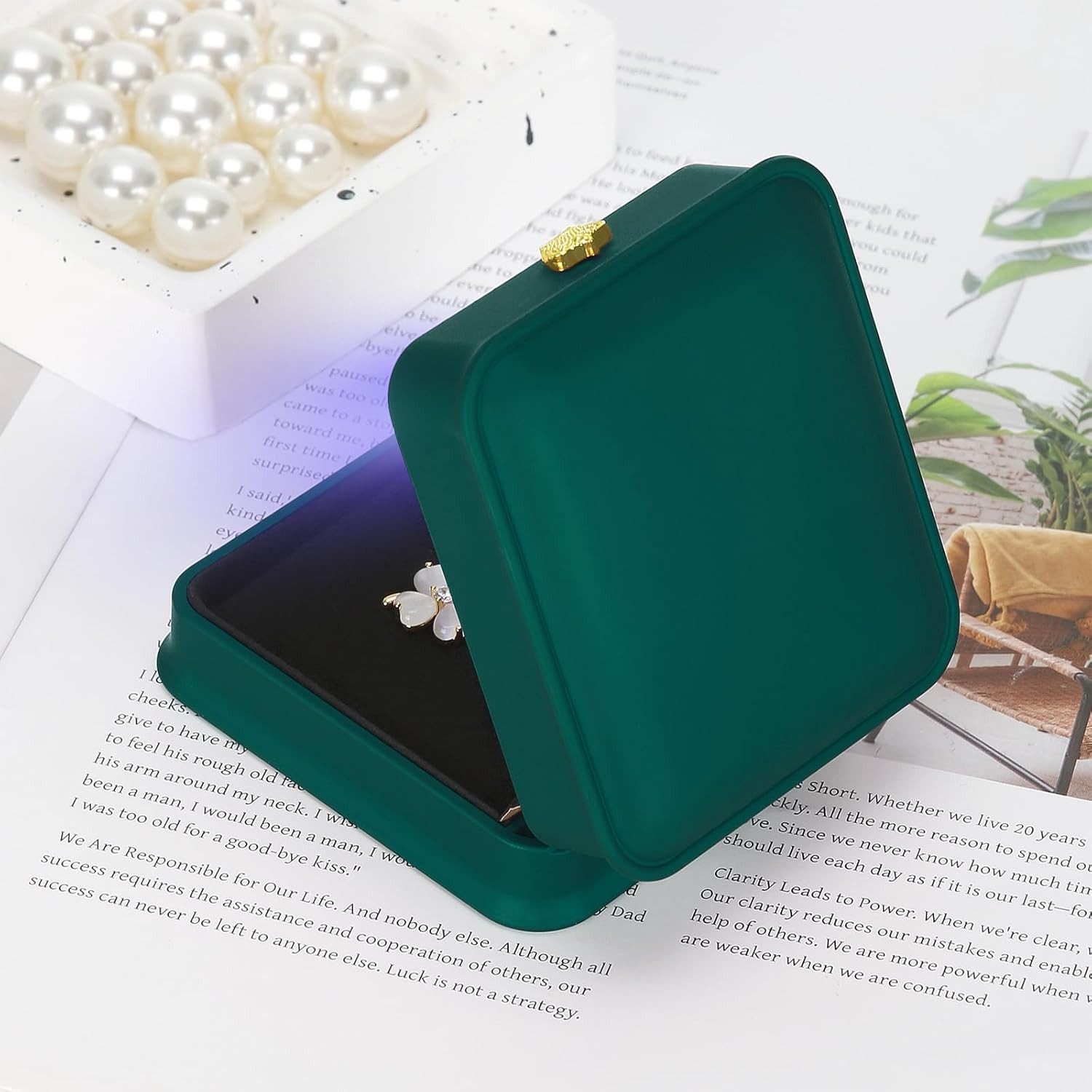 Necklace Pendant Gift Box with LED Light, Premium PU Leather Jewellry Storage