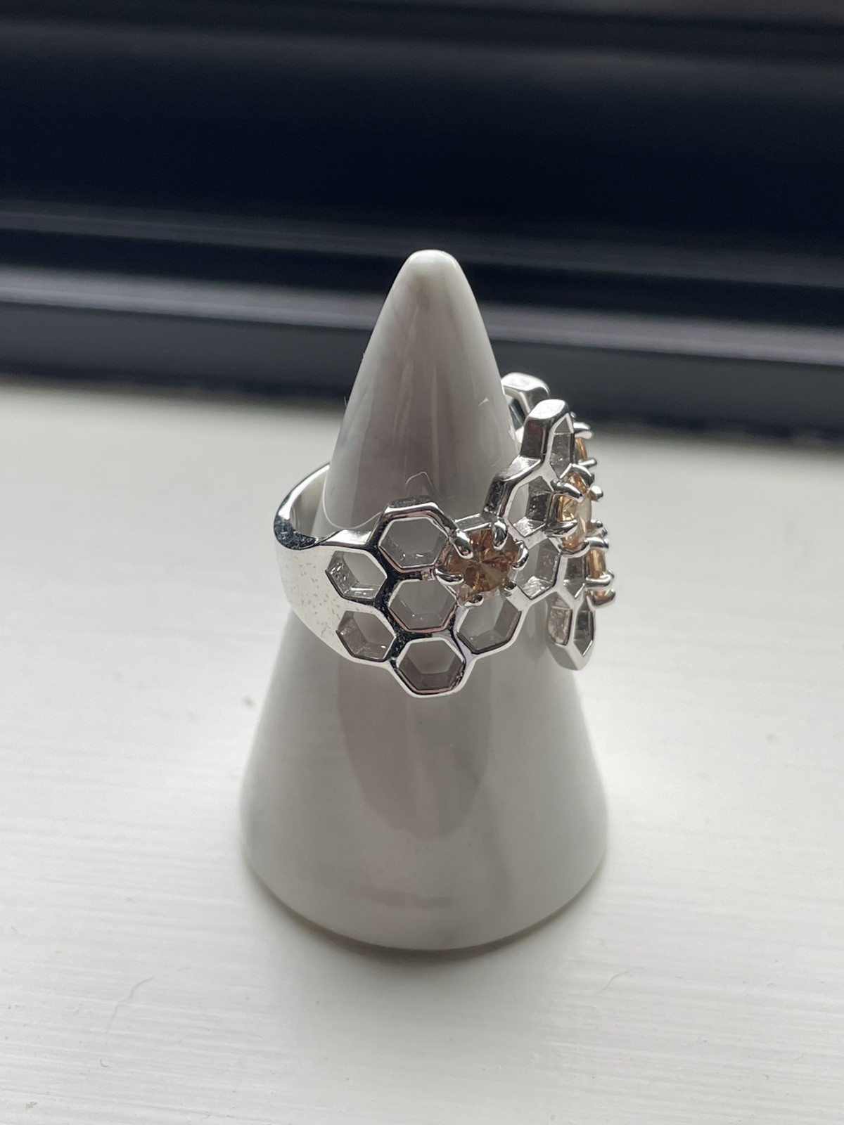 Ring Bomb Party Retro Queen Bee 2020 RARE large Honeycomb Peach Band Size 8