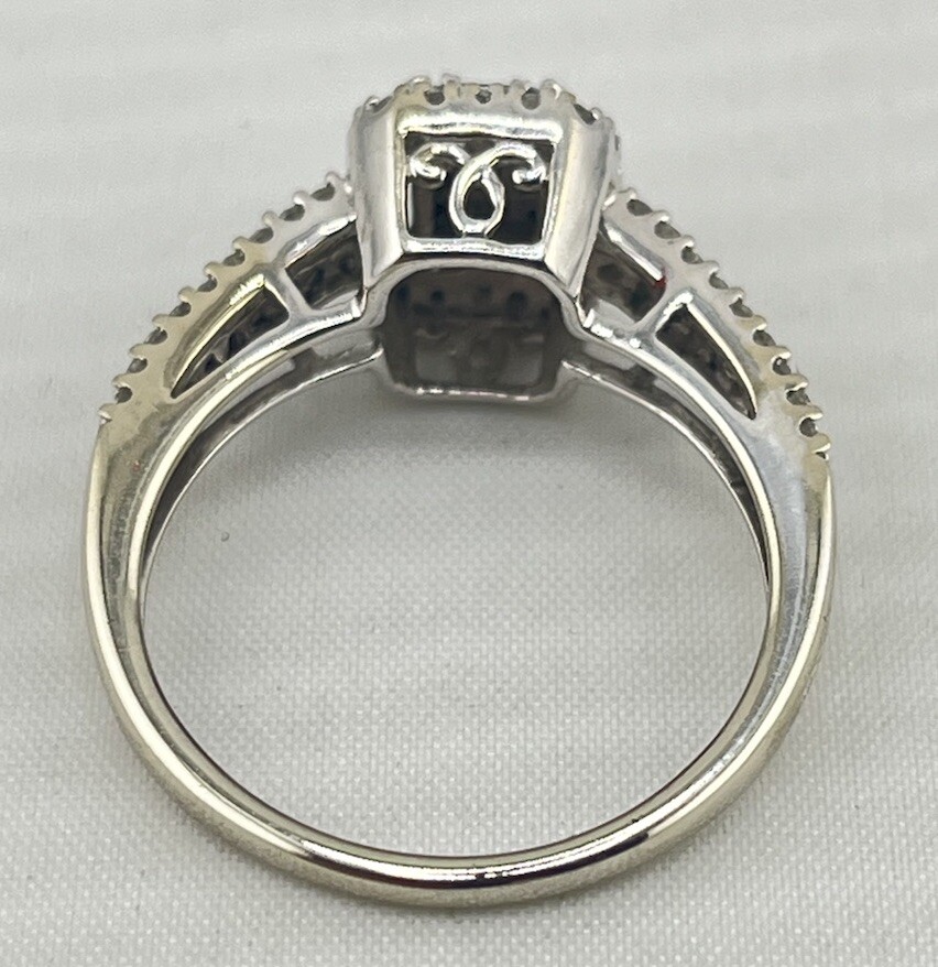 10k 3.17g White Gold Baguette Diamond Halo Ring Size 7.25 Beautiful!!!