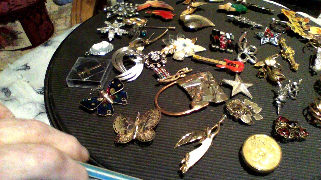 vintage to now brooches and pins,please see all photos