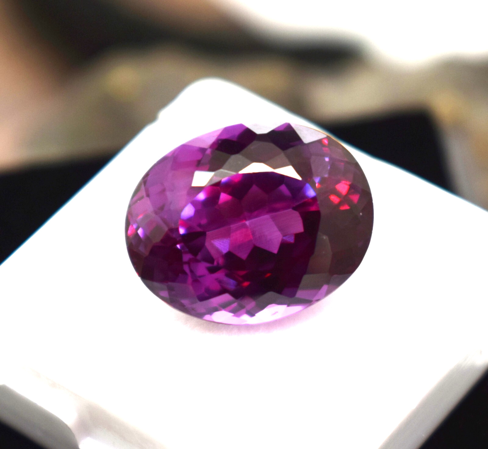 Natural Oval Cut 20.00 Ct Flawless Russian Color Changing Alexandrite Gemstone