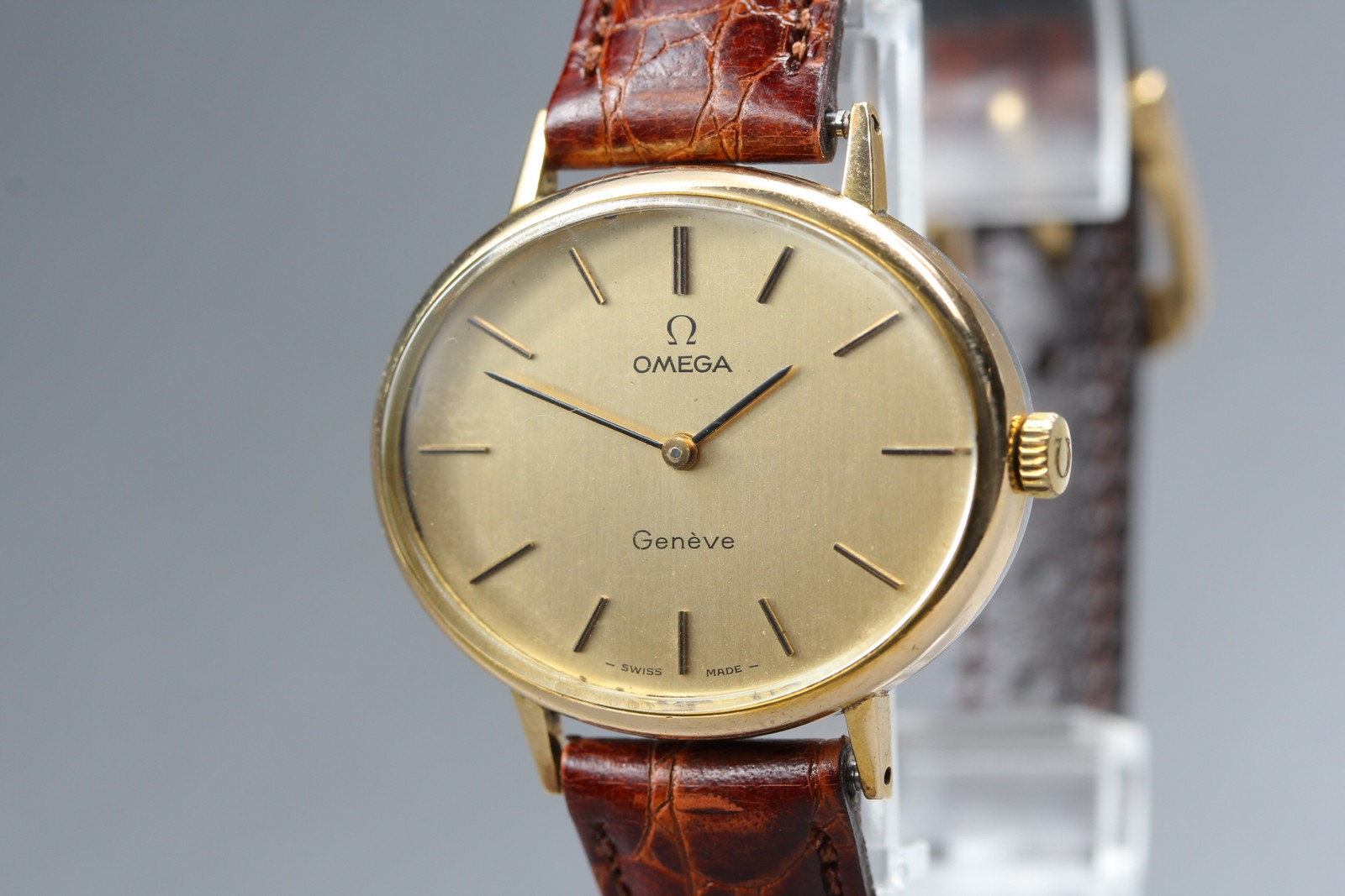 1974 OMEGA Geneve Cal.625 Manual Wind Gold Dial Oval Women’s Watch [Near MINT]