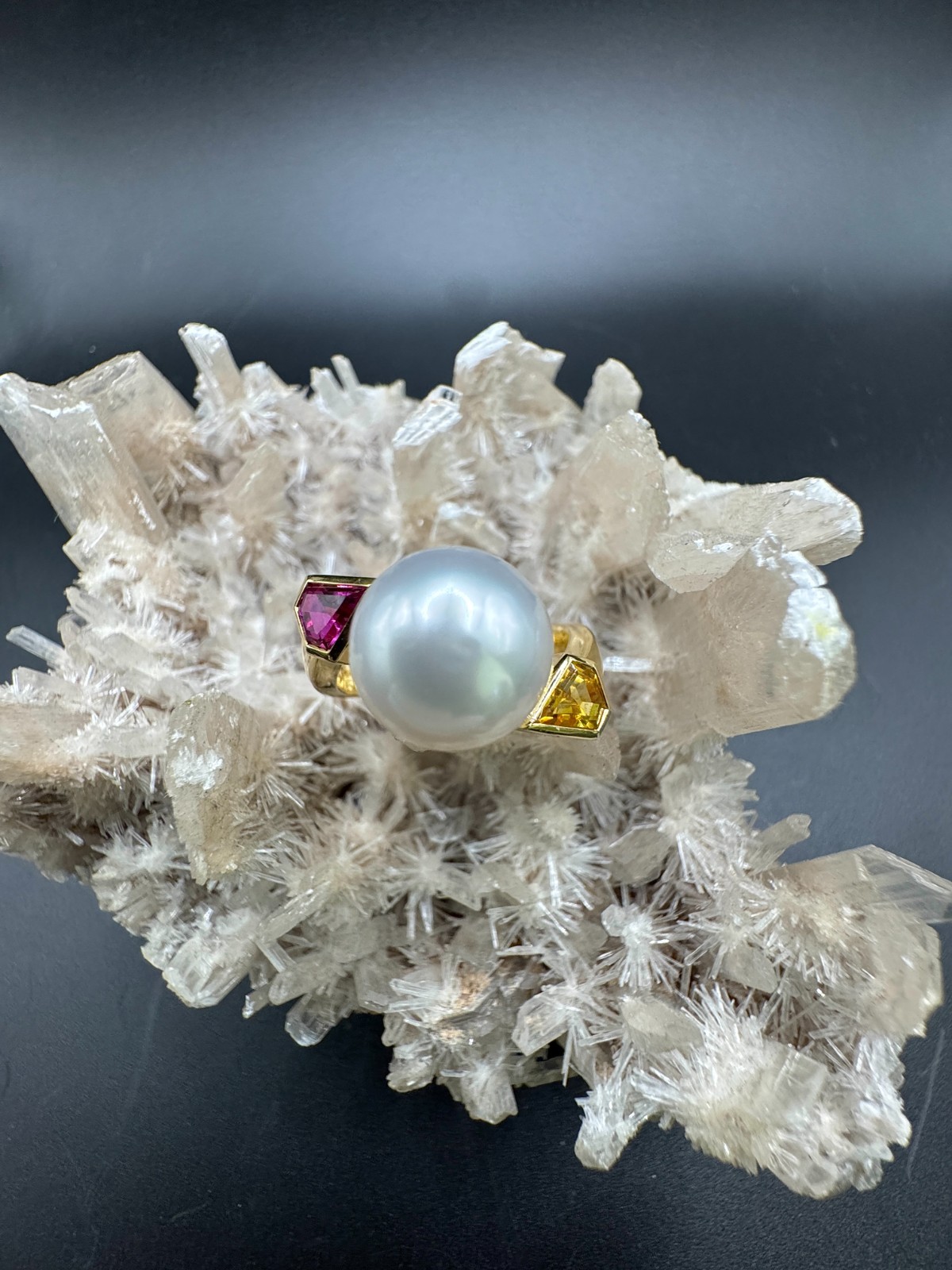 Ring 750 Gold, 18 Carat Yellow Gold with South Sea Pearl & Coloured Sapphires – Handmade