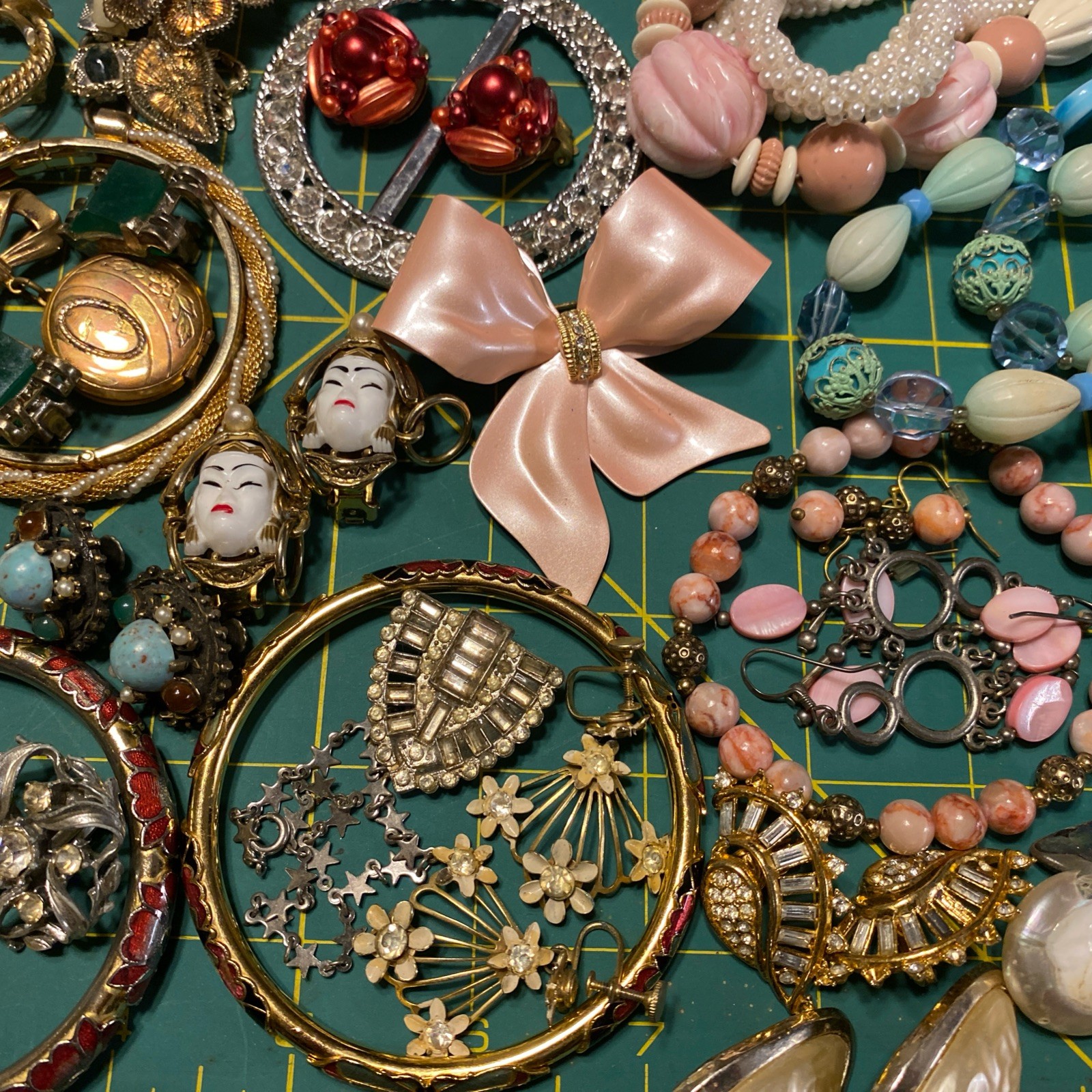 4.5 Lb Vintage Costume 70 Pc Jewelry Lot Mix Box Wearable Pieces Estate Auctions