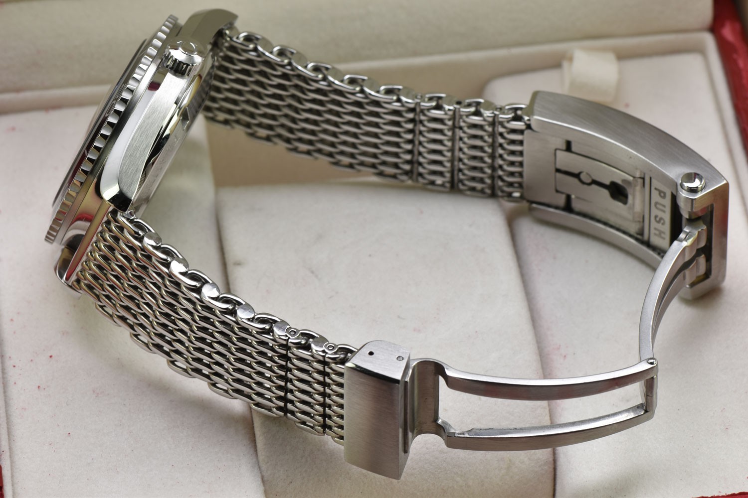 Omega Planet Ocean XL 45.5MM Auto Black Dial Shark Mesh Bracelet 2500D 2200.53