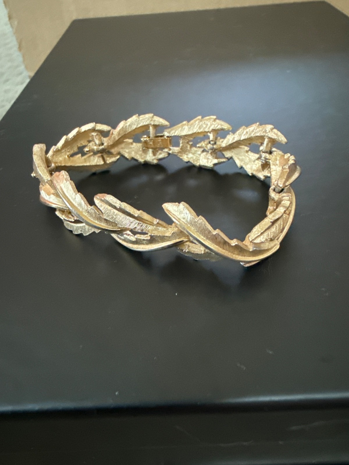 Vintage gold-tone Trifari leaf bracelet – 7”