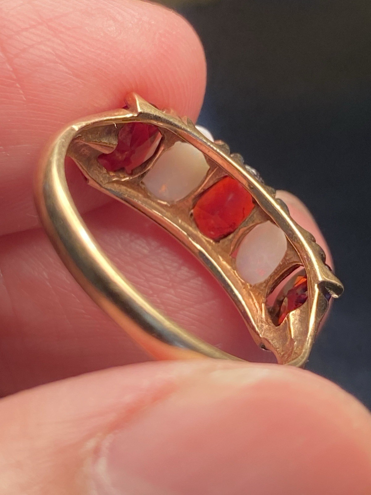 Vintage UK 1976 W&G 9ct Gold Garnet Opal 5 Stone Ring Size P 2.6g