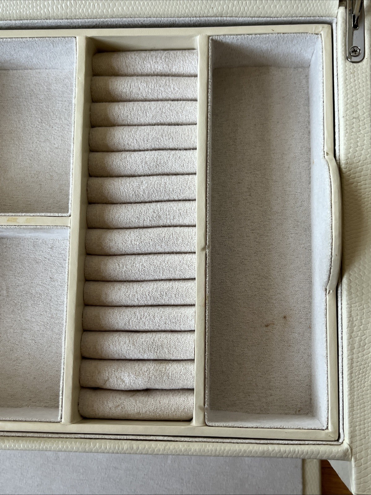 Wolf Pottery Barn Large Ivory Jewelry Box With Key Leatherette